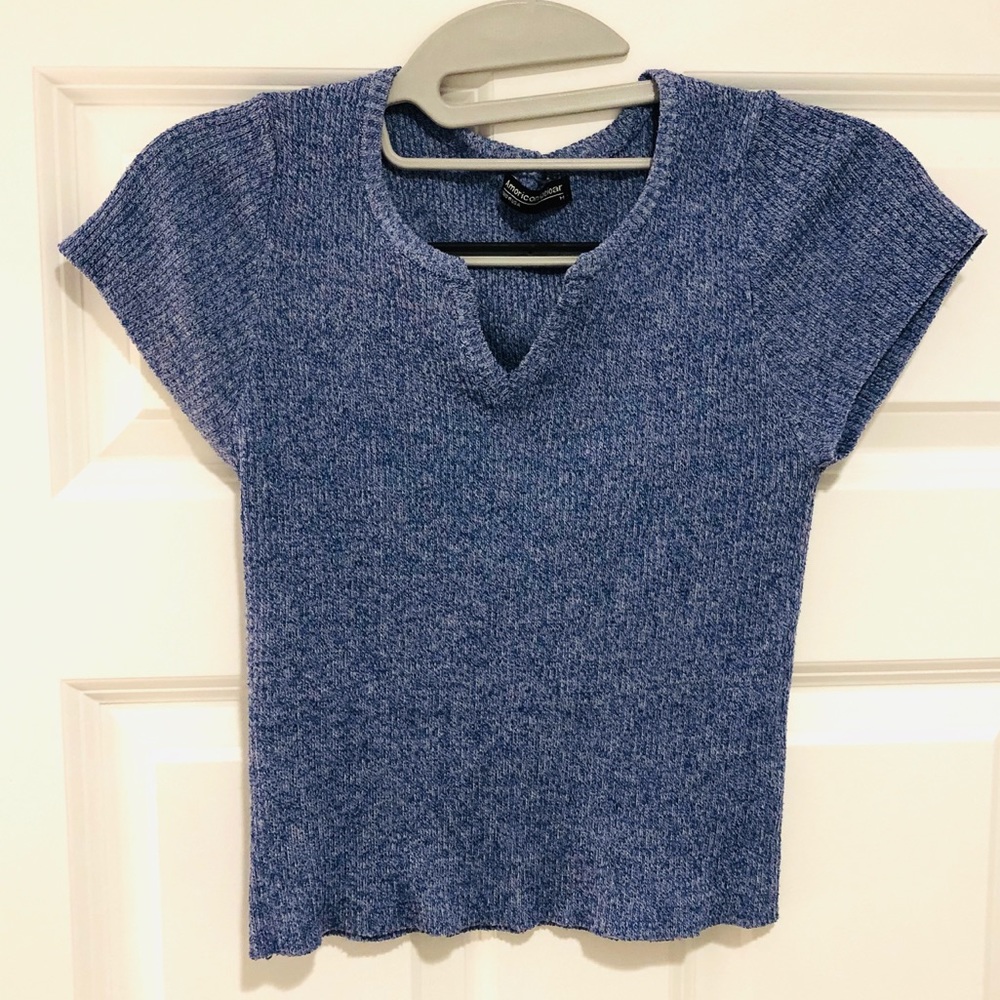 Light blue semi-cropped short sleeve